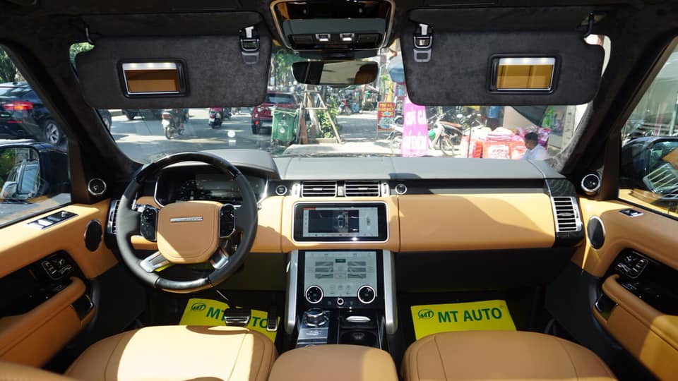 Range Rover Autobiography LWB 2018 trang bị động cơ V8, dung tích 5.0 lít, Supercharged sẽ bơm ra công suất lên tới 518 mã lực, cao hơn 138 mã lực so với xe chính hãng