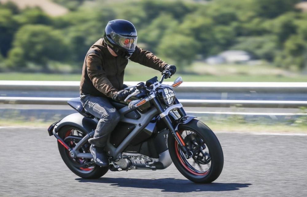 Chiếc mô tô điện Harley Davidson Livewire trên đường thử Chiếc mô tô điện Harley Davidson Livewire trên đường thử
