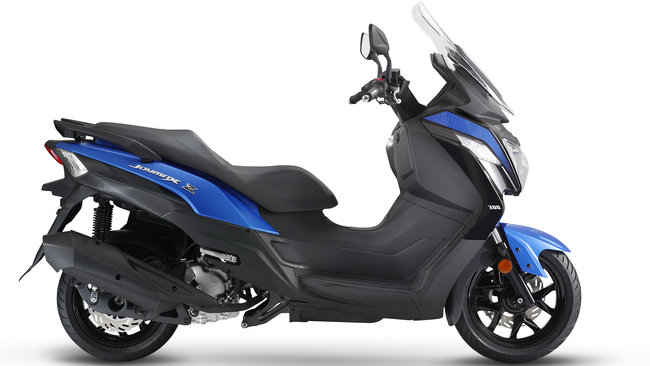 Không chỉ vậy, Maxi Scooter cũng là mẫu xe mà SYM hướng tới khi cho người điều khiển xe sự thoải mái hết mức có thể với mẫu xe Joymax 300Z.