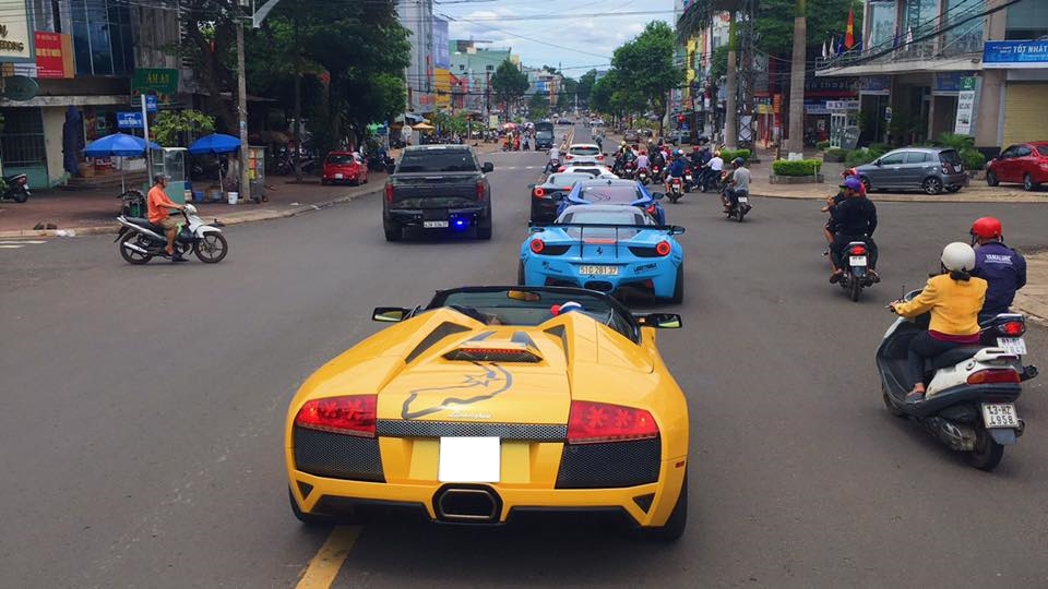 Và đây là phân đuôi xe Lamborghini Murcielago LP640 mui trần nguyên bản