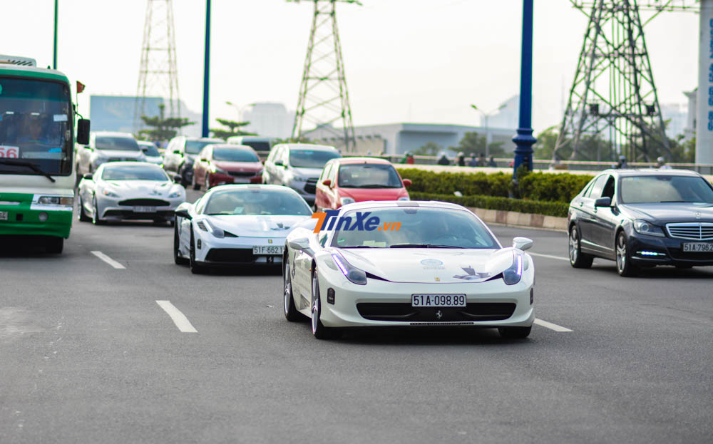 Người mua lại siêu xe Ferrari 458 Italia màu trắng với biển số 51A-098.89 của Minh Nhựa vẫn là ông Đặng Lê Nguyên Vũ
