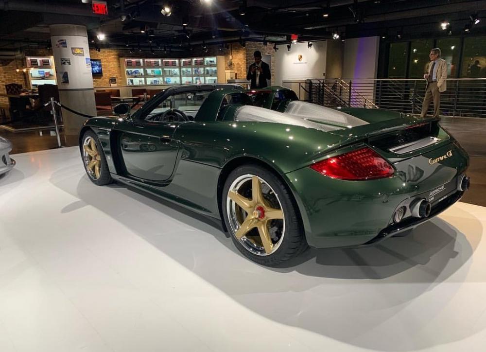 Porsche Carrera GT chỉ được sản xuất trong vòng 2 năm và thời gian này chỉ đủ cho 1.270 chiếc ra đời Porsche Carrera GT chỉ được sản xuất trong vòng 2 năm và thời gian này chỉ đủ cho 1.270 chiếc ra đời