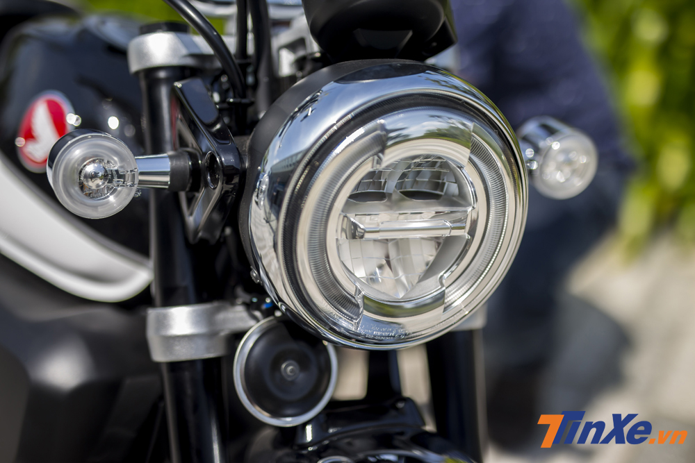 Thế nhưng một số công nghệ hiện đại đã được tích hợp lên mẫu xe Honda Monkey này. Và dễ dàng nhận thấy nhất là đèn chiếu sáng dạng LED, xi nhan LED và cả đèn hậu cũng là dạng LED.