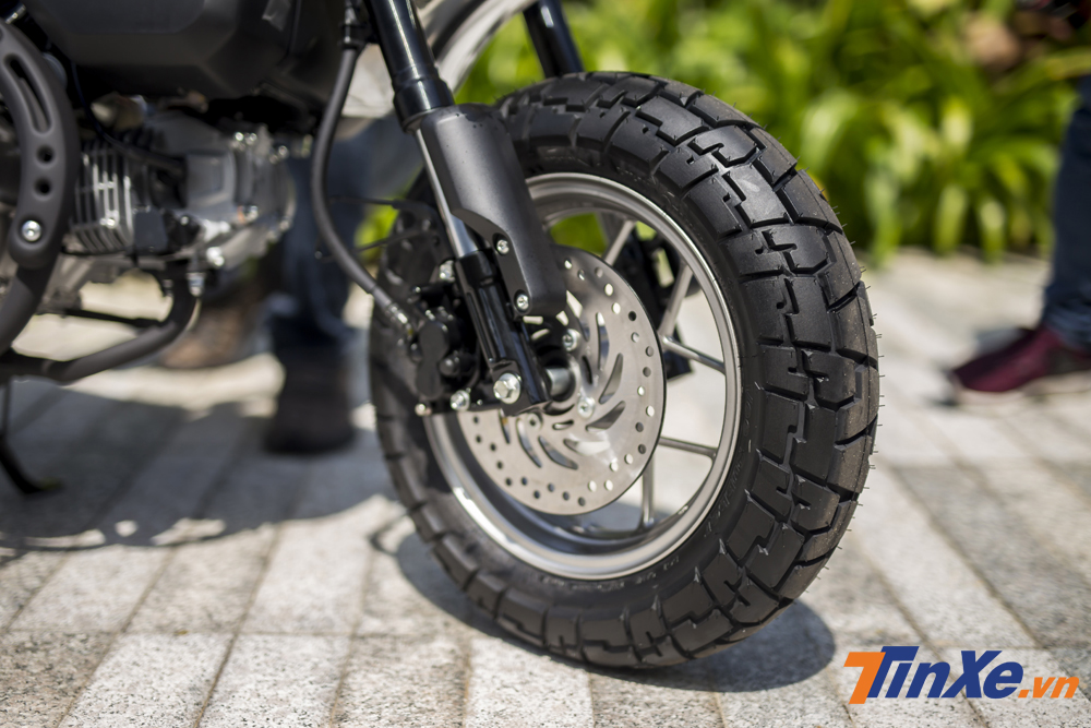 Honda Monkey được trang bị vành hợp kim kích thước 12.