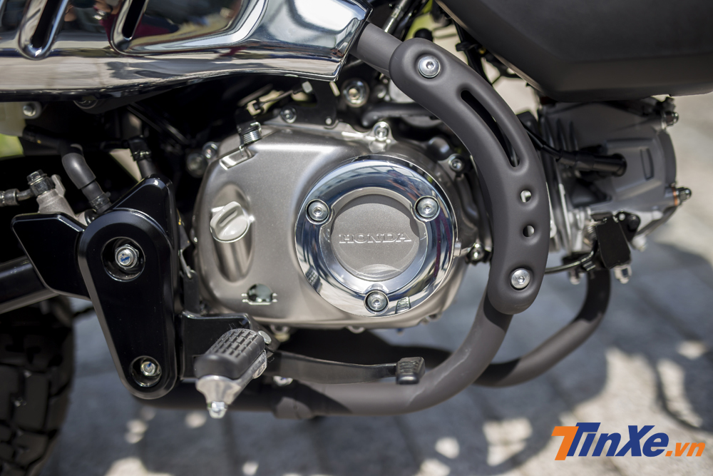 Sức mạnh của Honda Monkey đến từ khối động cơ SOHC 125cc tích hợp phun xăng điện tử. Xe có khả năng sản sinh công suất 8,9 mã lực và mô-men xoắn đạt mức 10,5 Nm. Xe cũng được trang bị hộp số 4 cấp.