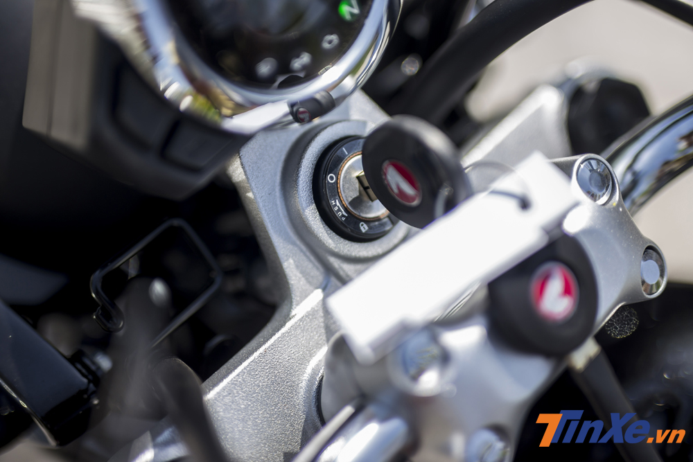 Chìa khoá cơ cổ điển vẫn được trang bị trên Honda Monkey.