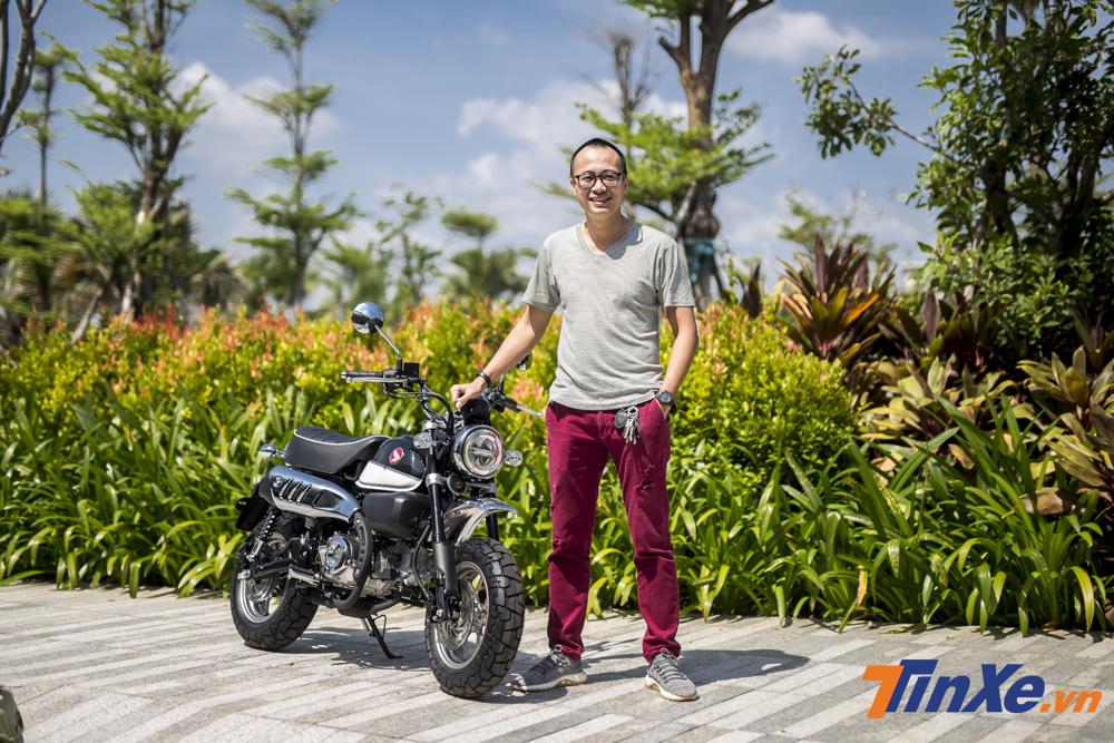 Về mặt kích thước, Honda Monkey rất nhỏ gọn khi chỉ sở hữu kích thước DxRxC tương ứng là 1.710 x 755 x 1.030 mm cùng chiều cao yên tương ứng là 776mm. Khoảng sáng gầm xe cũng đạt mức 162mm và trọng lượng xe chỉ 101,3 kg.