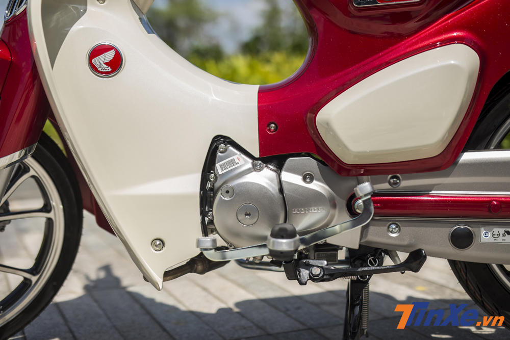 Sức mạnh của Honda Cub C125 cũng đến từ khối động cơ SOHC 125cc tích hợp phun xăng điện tử. Xe có thể sản sinh công suất tối đa 9,1 mã lực và mô-men xoắn cực đại 9,8 Nm. Xe cũng được trang bị hộp số 4 cấp tương tự người anh em Honda Monkey. Sức mạnh của Honda Cub C125 cũng đến từ khối động cơ SOHC 125cc tích hợp phun xăng điện tử. Xe có thể sản sinh công suất tối đa 9,1 mã lực và mô-men xoắn cực đại 9,8 Nm. Xe cũng được trang bị hộp số 4 cấp tương tự người anh em Honda Monkey.