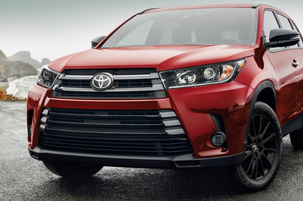 Toyota Highlander Nightshade Special Edition 2019 có nhiều chi tiết ngoại thất màu đen