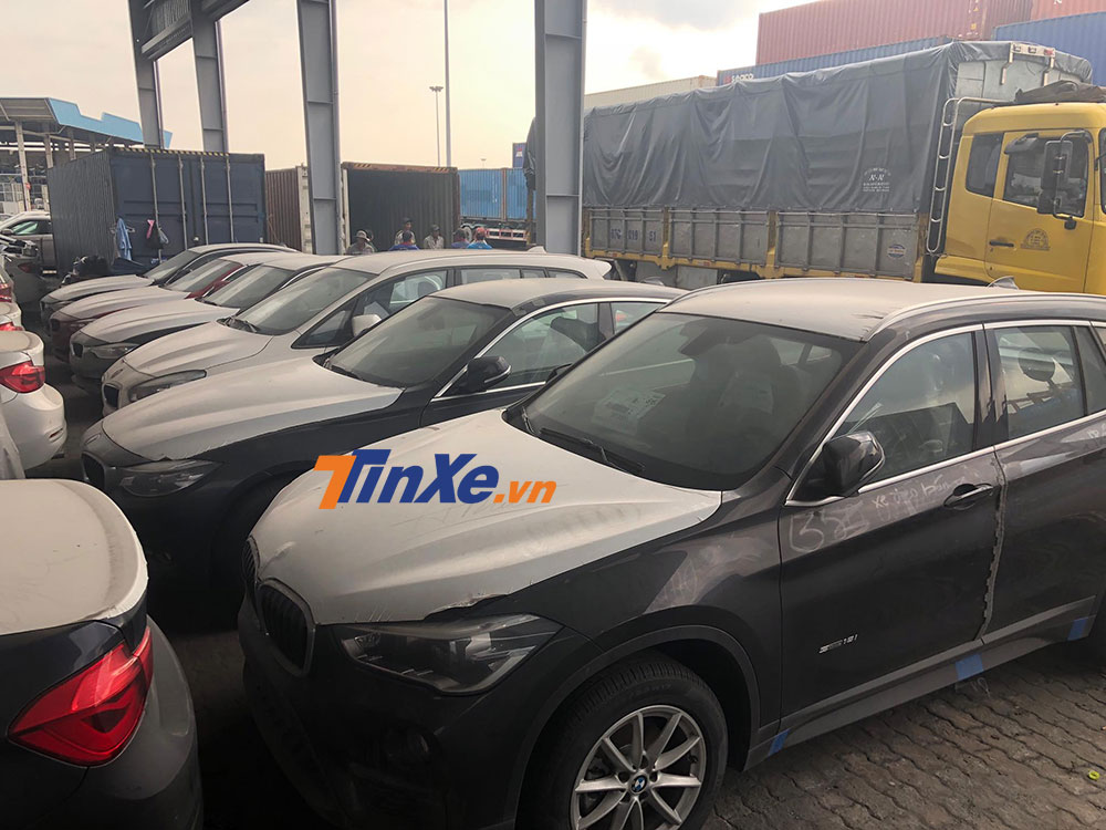 Lô 133 xe sang BMW nằm tại cảng VICT của Sài Gòn Lô 133 xe sang BMW nằm tại cảng VICT của Sài Gòn