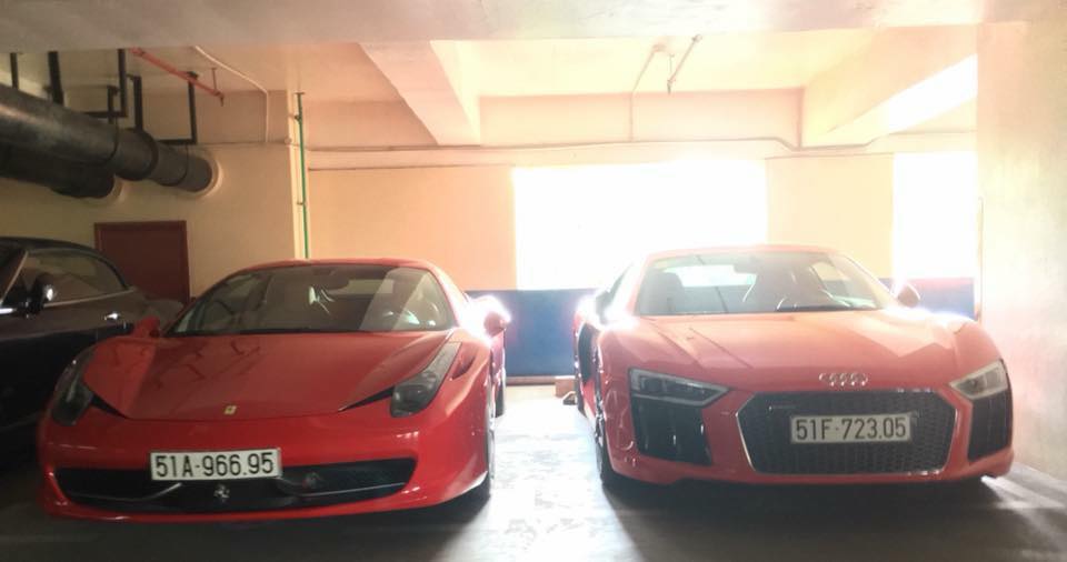 Hoá ra chủ nhân của căn hầm trên còn sở hữu nhiều siêu xe khác. Trong ảnh là cặp đôi Ferrari 458 Italia và Audi R8 V10 Plus tông xuyệt tông màu đỏ Hoá ra chủ nhân của căn hầm trên còn sở hữu nhiều siêu xe khác. Trong ảnh là cặp đôi Ferrari 458 Italia và Audi R8 V10 Plus tông xuyệt tông màu đỏ