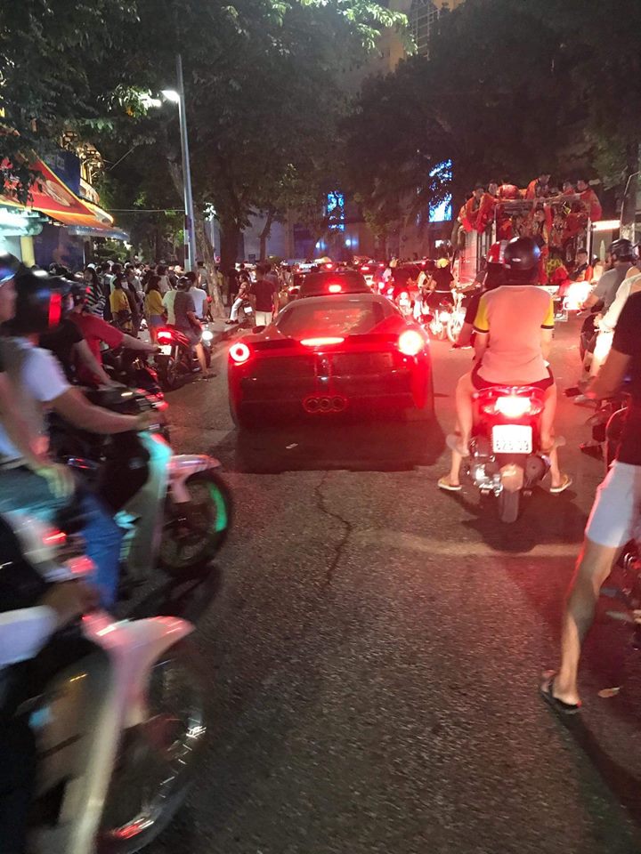 Siêu xe Ferrari 458 Italia mang gói độ Misha Designs độc nhất vô nhị tại Việt Nam trên đường phố Thủ Đô Siêu xe Ferrari 458 Italia mang gói độ Misha Designs độc nhất vô nhị tại Việt Nam trên đường phố Thủ Đô