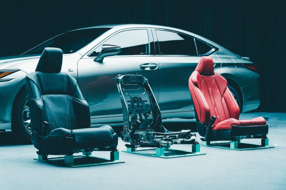 Ghế ngồi là một chi tiết đáng chú ý ở Lexus ES 2019