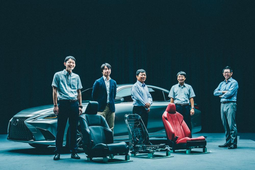 Đội ngũ kỹ sư của Lexus đã phải bỏ ra 3 năm để phát triển và thiết kế ghế mới