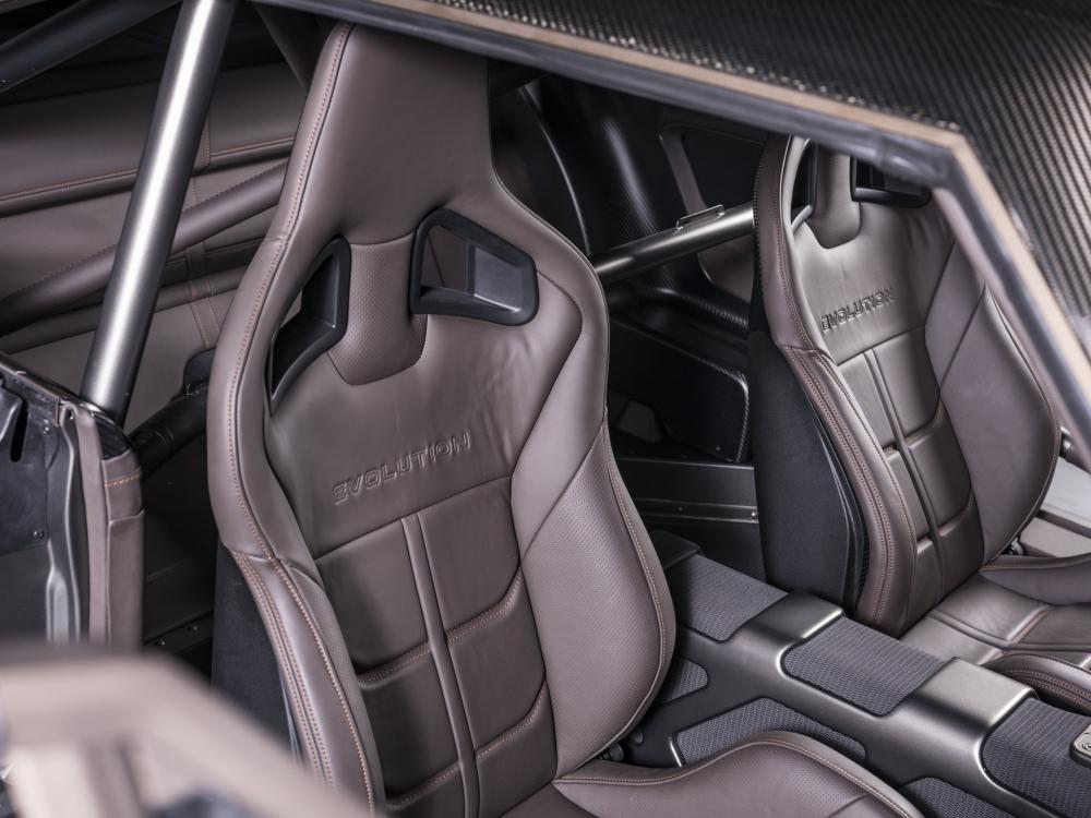 Ghế Recaro thể thao bọc da Cigar của Dodge Charger Evolution Ghế Recaro thể thao bọc da Cigar của Dodge Charger Evolution