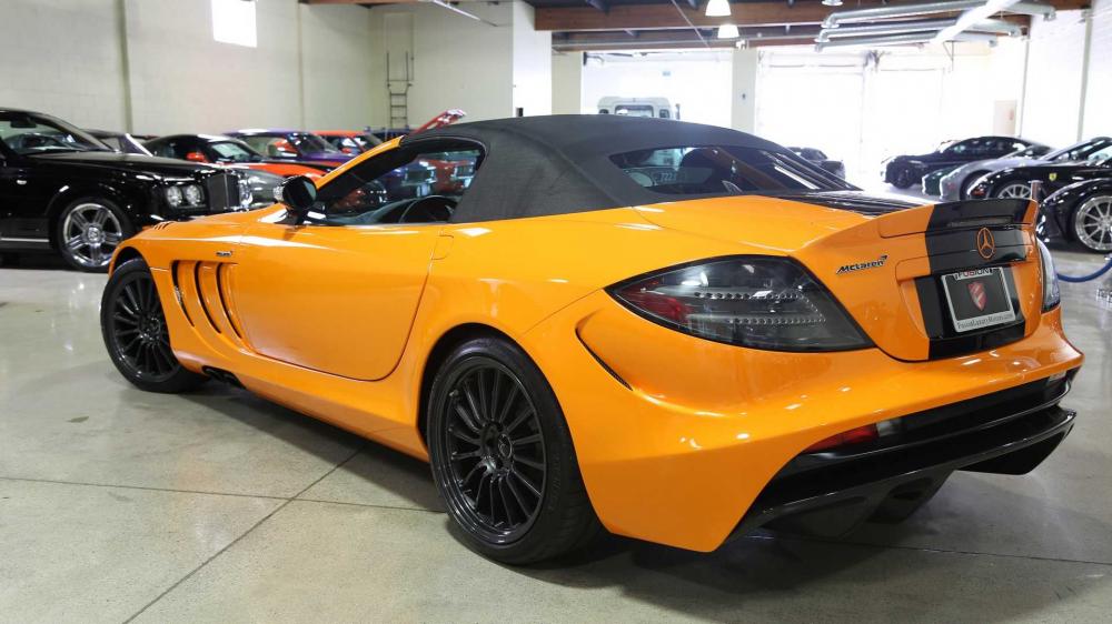 Ngoài bộ áo 2 tông màu cam và đen bóng, siêu xe Mercedes-Benz SLR McLaren Edition Roadster này còn có nhiều chi tiết ngoại thất như cản va trước/sau, vỏ gương hay hốc gió nắp capô, bên sườn xe Ngoài bộ áo 2 tông màu cam và đen bóng, siêu xe Mercedes-Benz SLR McLaren Edition Roadster này còn có nhiều chi tiết ngoại thất như cản va trước/sau, vỏ gương hay hốc gió nắp capô, bên sườn xe