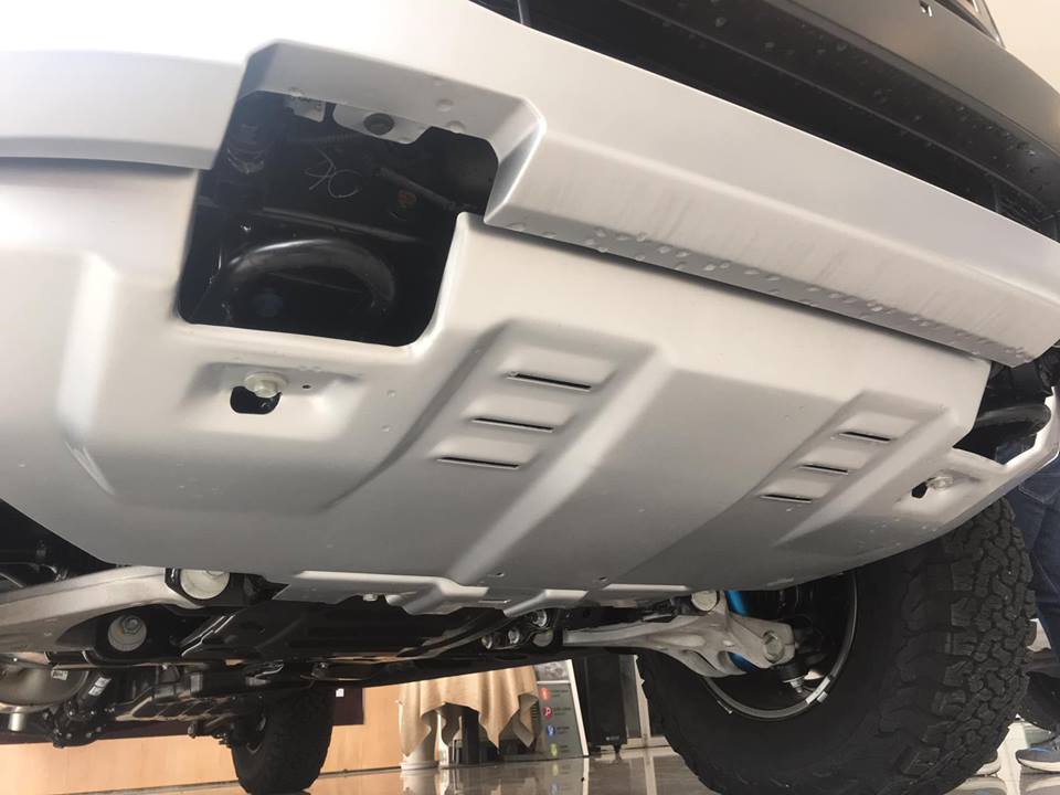Tấm bảo vệ gầm xe Ford Ranger Raptor bằng kim loại