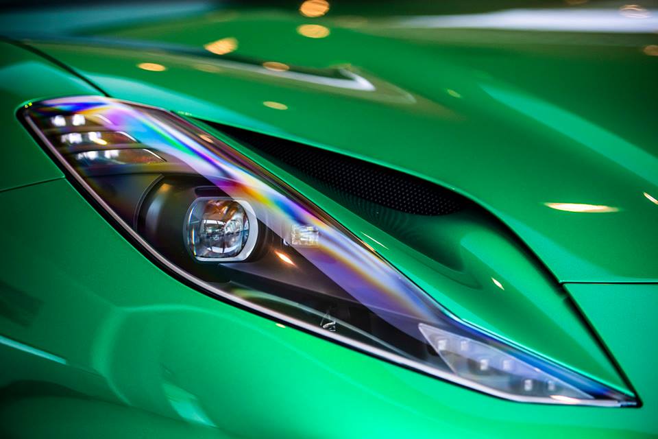 Siêu xe Ferrari 812 Superfast tại Singapore gây ấn tượng với người xem bởi bộ áo mang tên Green Jewel