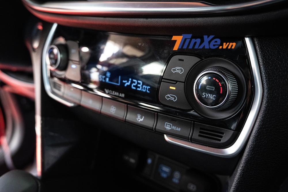 Soi kỹ Hyundai Santa Fe 2019 bản máy dầu đặc biệt xuất hiện tại đại lý