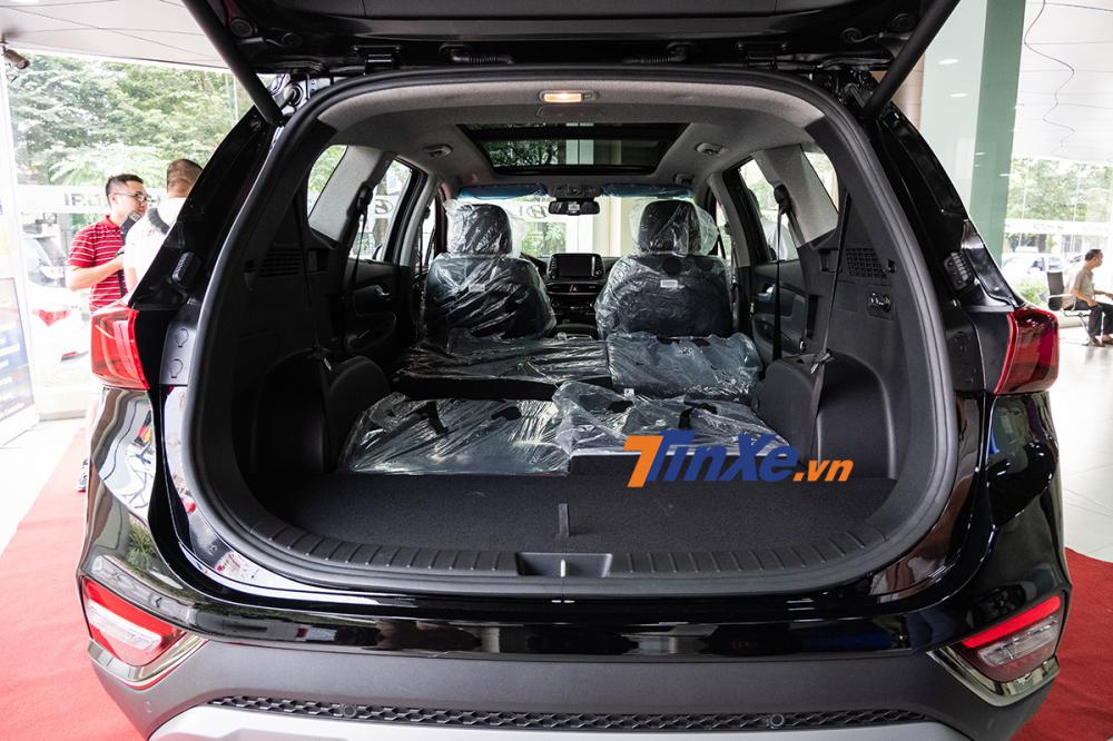 Soi kỹ Hyundai Santa Fe 2019 bản máy dầu đặc biệt xuất hiện tại đại lý