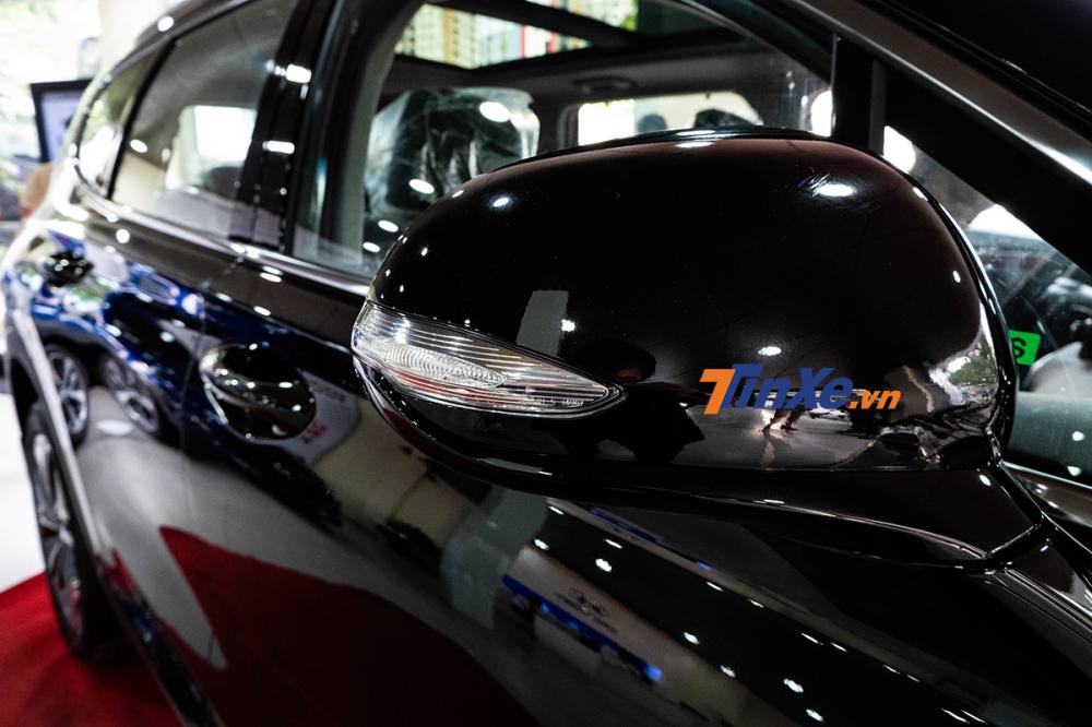 Soi kỹ Hyundai Santa Fe 2019 bản máy dầu đặc biệt xuất hiện tại đại lý