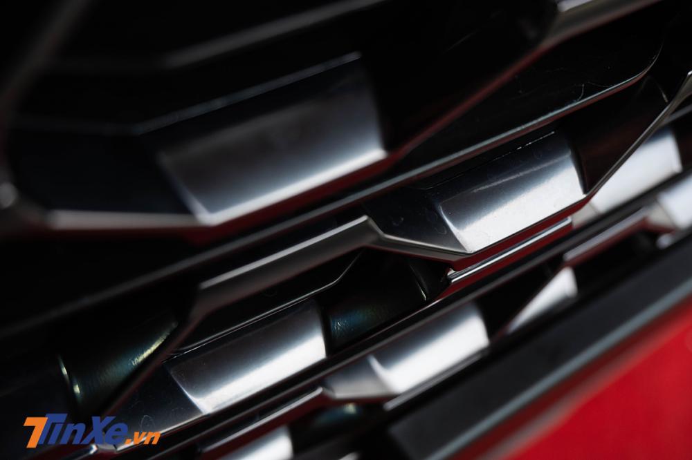 Soi kỹ Hyundai Santa Fe 2019 bản máy dầu đặc biệt xuất hiện tại đại lý