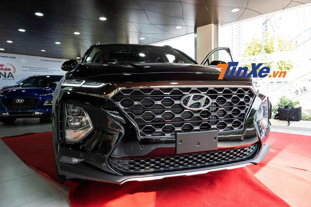 Soi kỹ Hyundai Santa Fe 2019 bản máy dầu đặc biệt xuất hiện tại đại lý