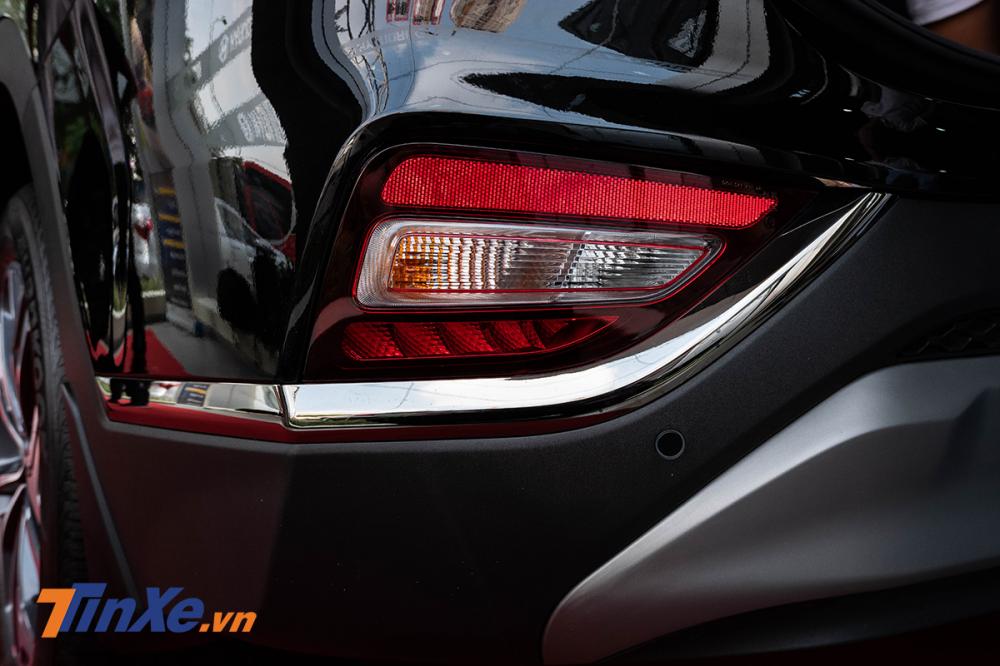 Soi kỹ Hyundai Santa Fe 2019 bản máy dầu đặc biệt xuất hiện tại đại lý