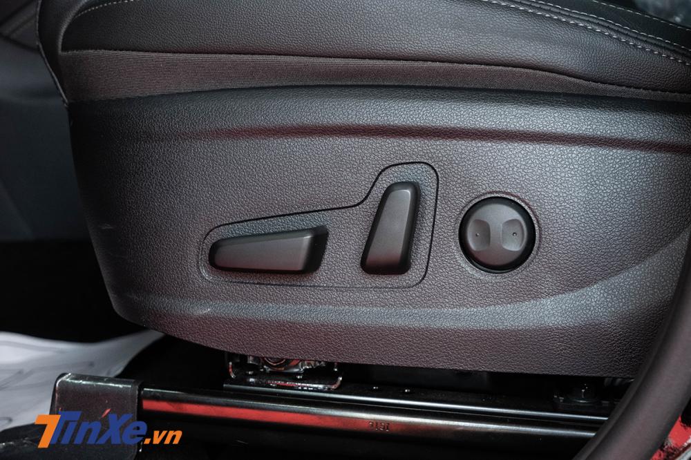 Soi kỹ Hyundai Santa Fe 2019 bản máy dầu đặc biệt xuất hiện tại đại lý