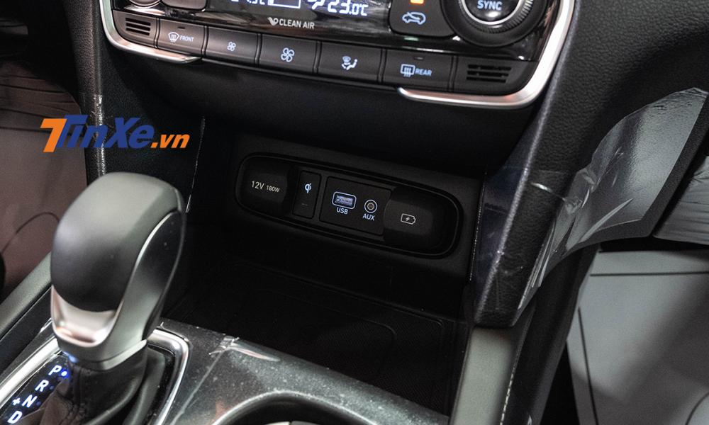 Soi kỹ Hyundai Santa Fe 2019 bản máy dầu đặc biệt xuất hiện tại đại lý