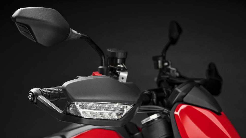 Xi nhan của Hypermotard 950 sẽ được tích hợp vào chắn tay gọn gàng