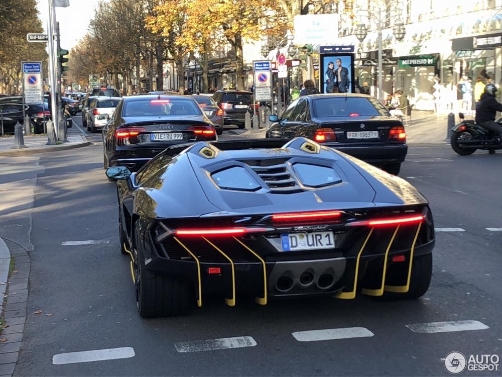 Chủ nhân các siêu xe này là nhà sưu tập và có thể là đầu nậu bán siêu xe