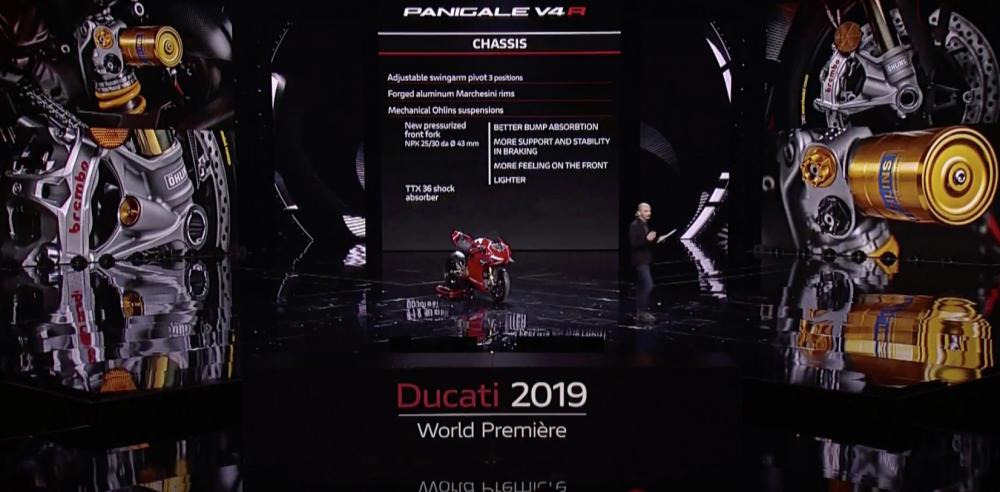 Xe còn sở hữu nhiều trang bị tiêu chuẩn cao cấp Xe còn sở hữu nhiều trang bị tiêu chuẩn cao cấp