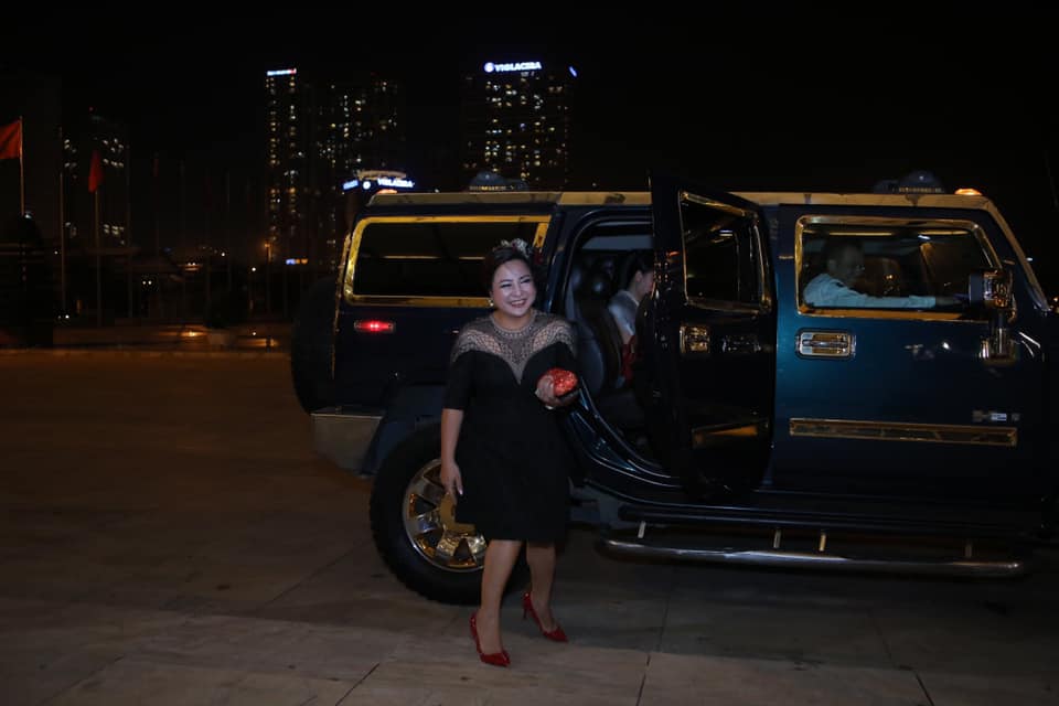 Nữ biker Phạm Ngọc Phượng còn sở hữu một chiếc Hummet H2 mạ vàng