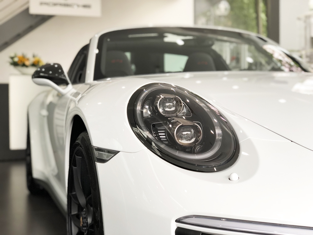 Đèn chiếu sáng LED cua theo góc lái màu đen