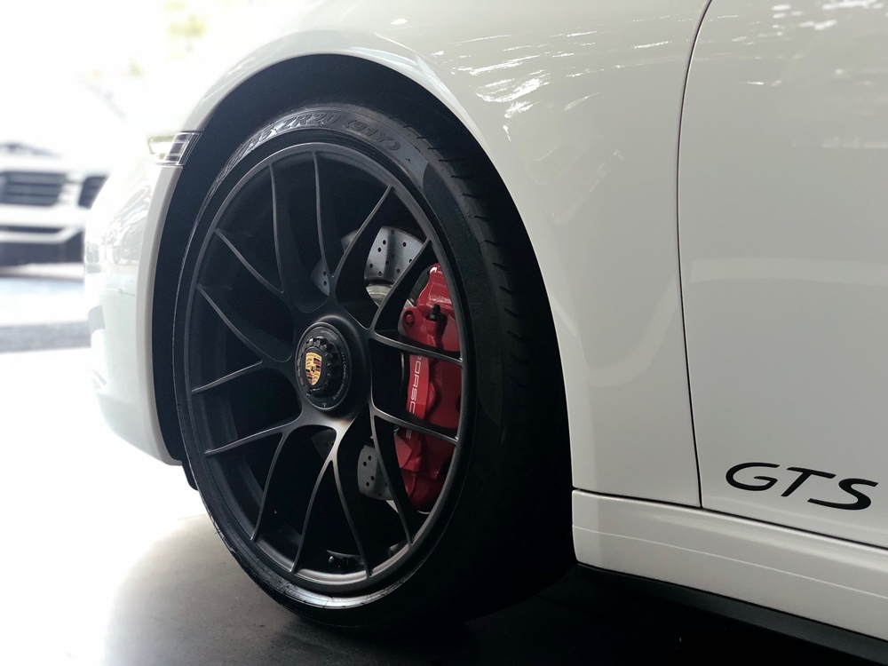 Tại thị trường Việt Nam đã có đầy đủ các phiên bản của dòng xe Porsche 911 Targa