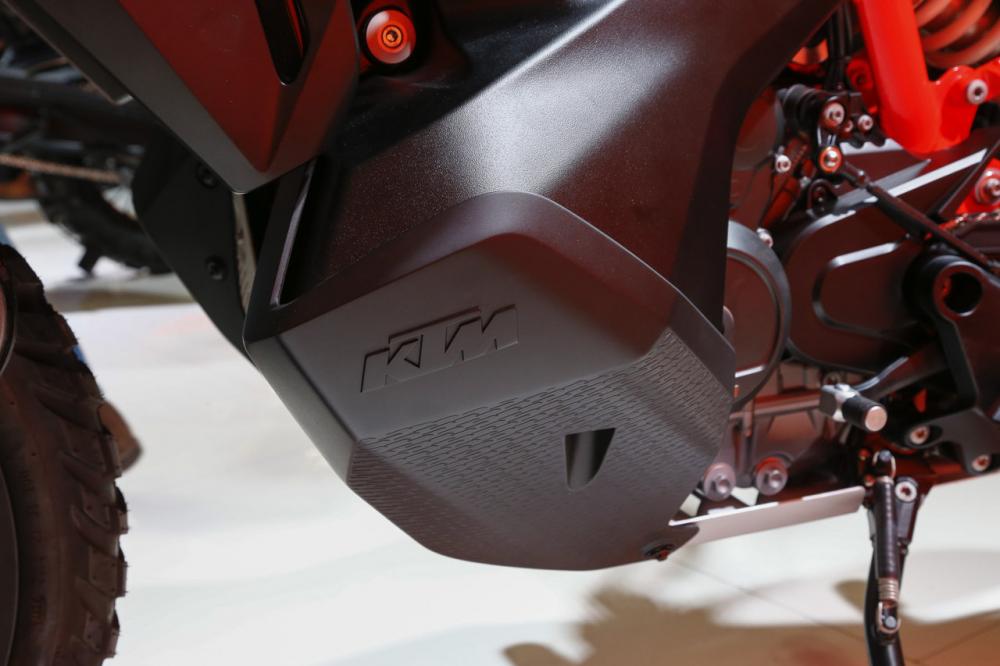 Ốp gầm bảo vệ động cơ