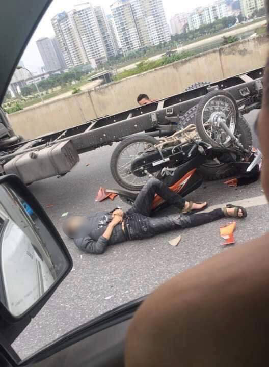 Vụ tai nạn khiến 2 nam thanh niên bị thương nặng