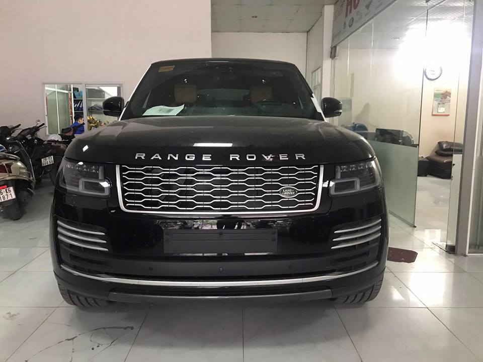 SUV hạng sang Range Rover Autobiography phiên bản xe xanh thứ 2 về Việt Nam SUV hạng sang Range Rover Autobiography phiên bản xe xanh thứ 2 về Việt Nam