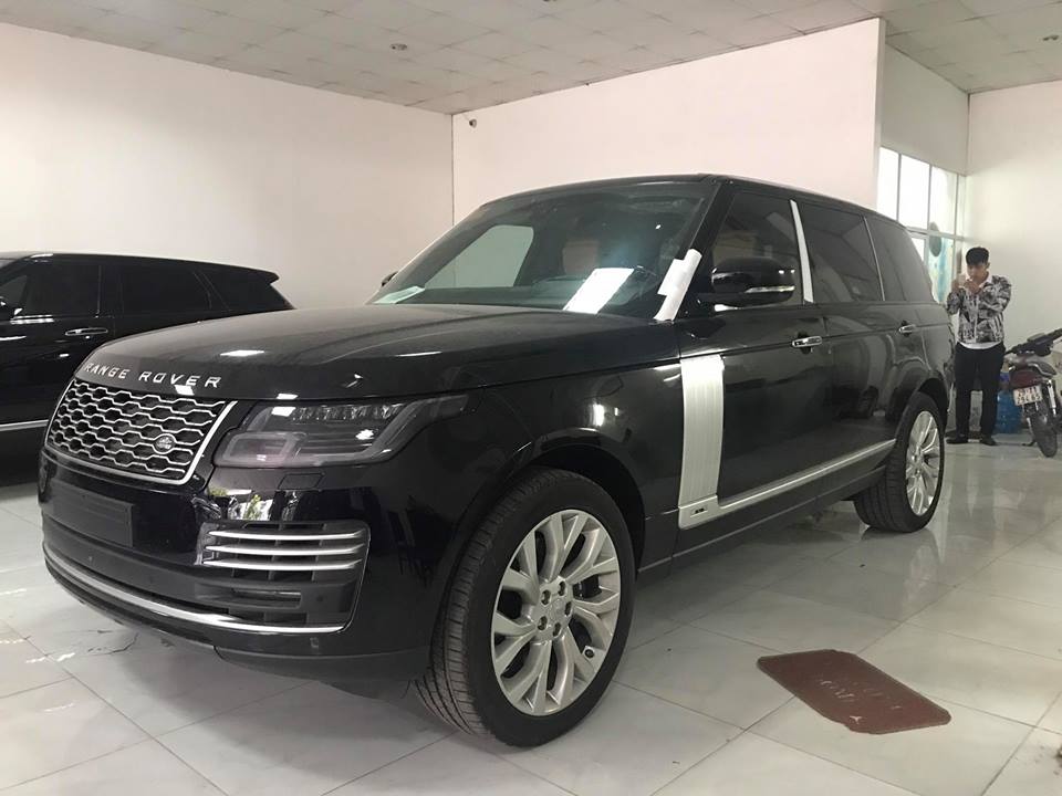 Range Rover Autobiography P400e 2018 thứ 2 về nước thuộc bản trục cơ sở dài Range Rover Autobiography P400e 2018 thứ 2 về nước thuộc bản trục cơ sở dài