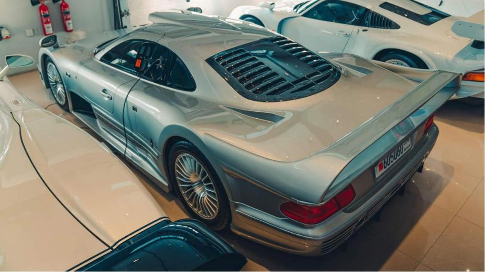  Mercedes-Benz CLK GTR cũng là cái tên thú vị trong garage này