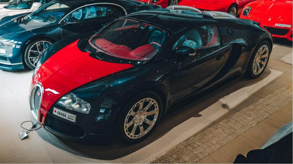 Ngoài Bugatti Chiron, doanh nhân Trung Đông còn sở hữu Bugatti Veyron với gói làm đẹp ngoại và nội thất của hãng thời trang danh tiếng Hermes