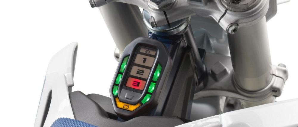 Bộ đồng hồ điều chỉnh chế độ lái và báo lượng pin gọn gàng