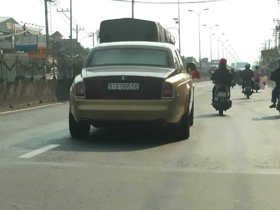 Rolls-Royce Phantom màu độc nhất Việt Nam đeo biển tứ quý 6 Rolls-Royce Phantom màu độc nhất Việt Nam đeo biển tứ quý 6