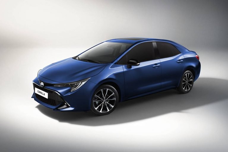 Hình ảnh render phía trước của Toyota Corolla Sedan 2019