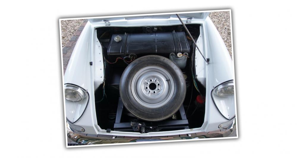 Khoang chứa hành lý ở phía đầu xe