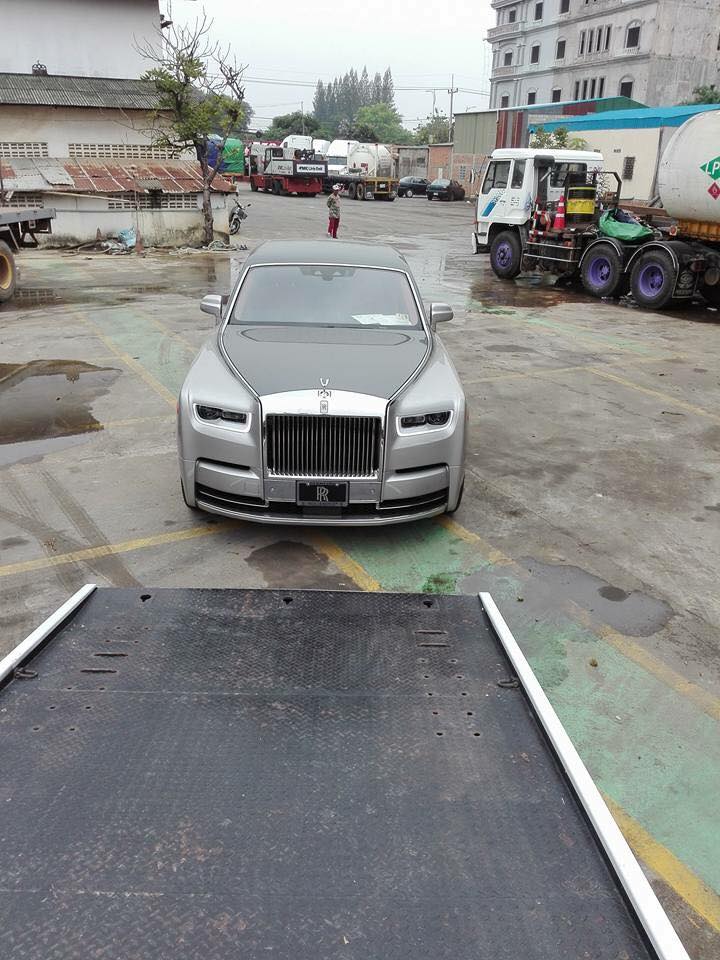 Rolls-Royce Phantom thế hệ thứ 8 sử dụng khối động cơ V12, tăng áp kép, dung tích 6,75 lít Rolls-Royce Phantom thế hệ thứ 8 sử dụng khối động cơ V12, tăng áp kép, dung tích 6,75 lít