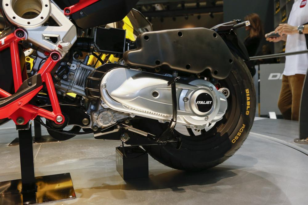 Động cơ 200cc trên Italjet Dragster