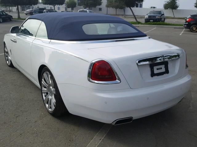 Mức giá bán cho một chiếc xe Rolls-Royce Dawn đập hộp là 375.000 đô la, tương đương 8,73 tỷ đồng Mức giá bán cho một chiếc xe Rolls-Royce Dawn đập hộp là 375.000 đô la, tương đương 8,73 tỷ đồng