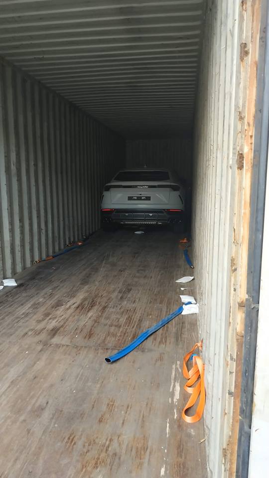 Chiếc Lamborghini Urus đầu tiên mang màu trắng Chiếc Lamborghini Urus đầu tiên mang màu trắng